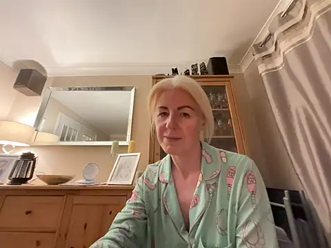 Laylaskyexx online show from May 13, 9:33 pm