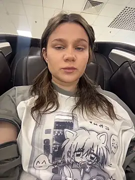 LilMisa online show from April 7, 9:32 am