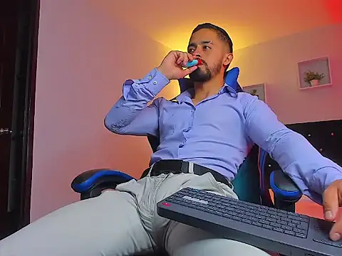 Snapshot of David_Onfire chatting on April 3, 3:21 pm David Onfire online show from April 3, 3:21 pm