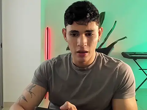 Massimo Rinaldi online show from April 10, 3:34 am