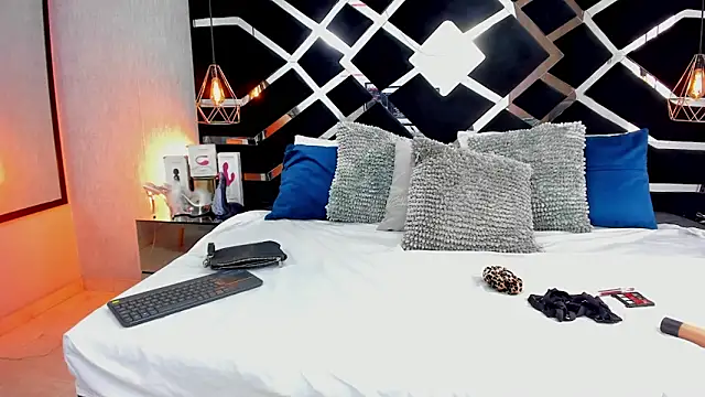SiennaBel online show from May 7, 7:52 pm