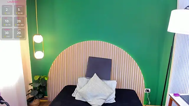 Snapshot of Alicecoule_ chatting on June 26, 11:36 am Alicecoule online show from June 26, 11:36 am