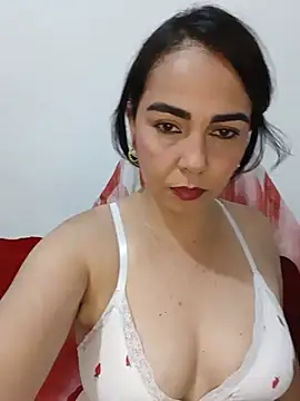 Snapshot of Emily_Divi69 chatting on June 23, 1:03 am Emily Divi69 online show from June 23, 1:03 am