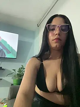 Snapshot of IsabelaRivers chatting on April 10, 3:01 am IsabelaRivers online show from April 10, 3:01 am