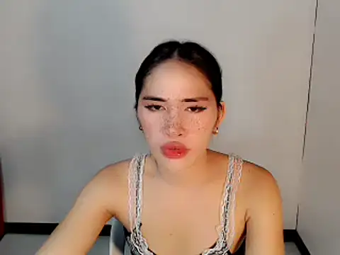Snapshot of urasiankylie chatting on April 25, 8:50 pm urasiankylie online show from April 25, 8:50 pm