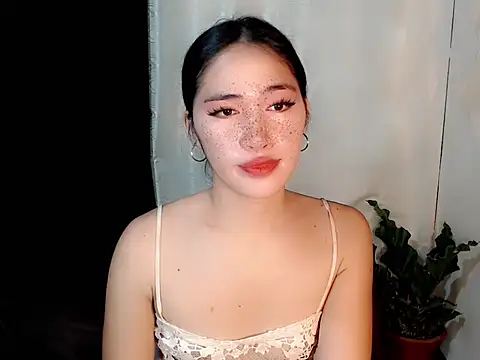 Snapshot of urasiankylie chatting on May 9, 10:31 am urasiankylie online show from May 9, 10:31 am