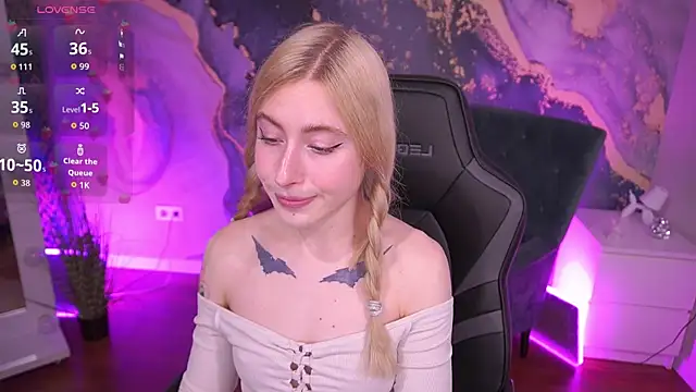 MelaniiePlay online show from April 20, 1:14 pm
