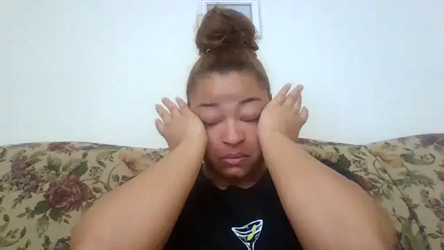 madzbailey online show from June 10, 3:33 pm