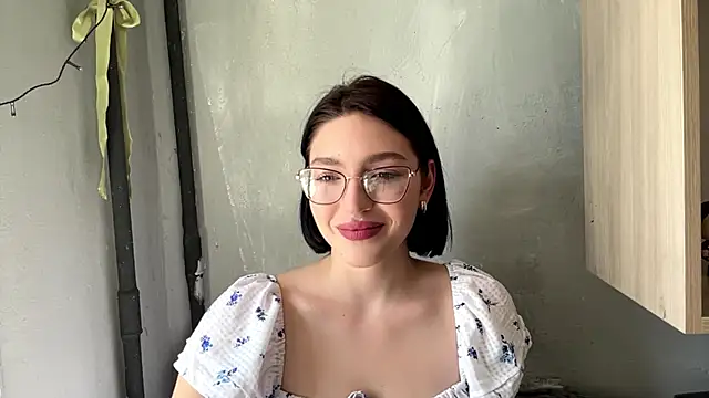 Snapshot of SinfulStarlight chatting on April 3, 8:23 am SinfulStarlight online show from April 3, 8:23 am