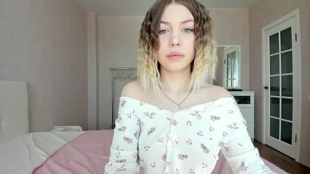 Snapshot of uma_like chatting on April 7, 8:48 am uma like online show from April 7, 8:48 am