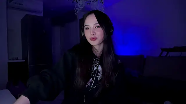 Elizabetswan online show from April 10, 9:30 pm