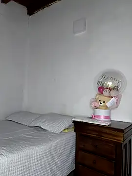 Snapshot of Paulina_06 chatting on June 15, 7:49 pm Paulina 06 online show from June 15, 7:49 pm