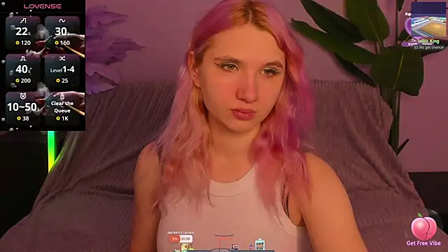 Snapshot of Kitty_Blondie chatting on April 14, 2:39 am Kitty Blondie online show from April 14, 2:39 am