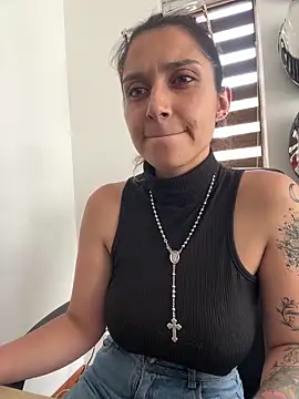 Snapshot of Isabella_varella- chatting on April 9, 2:11 pm Isabella varella- online show from April 9, 2:11 pm