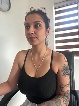 Snapshot of Isabella_varella- chatting on April 28, 1:16 pm Isabella varella- online show from April 28, 1:16 pm
