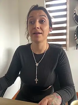 Snapshot of Isabella_varella- chatting on May 11, 1:39 pm Isabella varella- online show from May 11, 1:39 pm