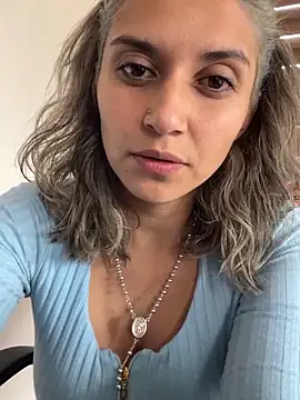 Snapshot of Isabella_varella- chatting on May 21, 3:08 pm Isabella varella- online show from May 21, 3:08 pm
