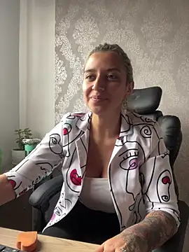 Isabella varella- online show from June 18, 12:53 pm