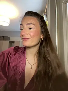 Snapshot of MiaLovesxxx chatting on May 7, 11:37 am MiaLovesxxx online show from May 7, 11:37 am