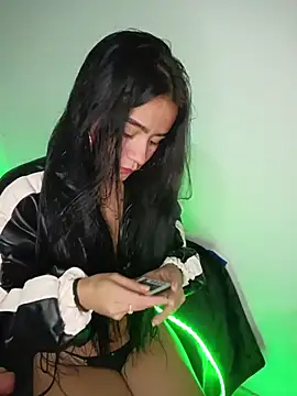 Snapshot of Mia_Flamee chatting on April 11, 11:03 am Mia Flamee online show from April 11, 11:03 am