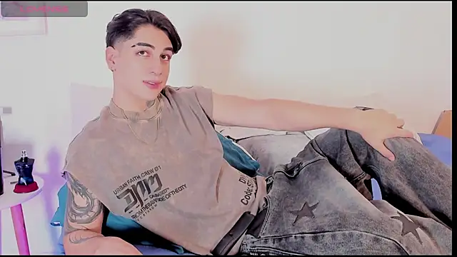 Thiago angel online show from April 25, 3:20 am