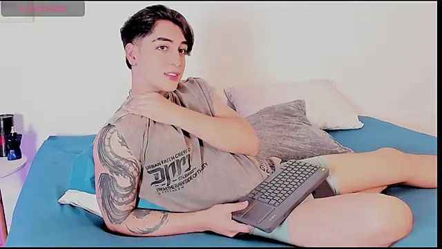 Thiago angel online show from May 12, 2:30 am