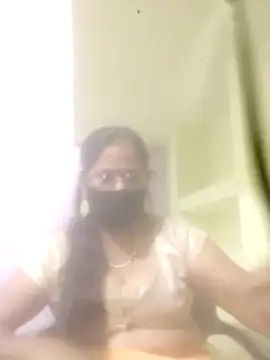 Snapshot of SEEMA_012 chatting on April 12, 5:23 am SEEMA 012 online show from April 12, 5:23 am