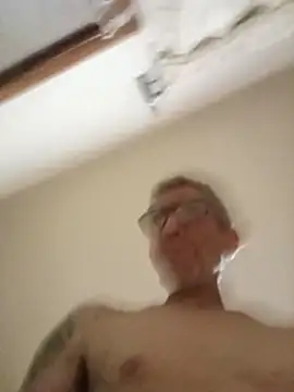 Snapshot of chris-sbh11 chatting on May 15, 1:34 am chris-sbh11 online show from May 15, 1:34 am