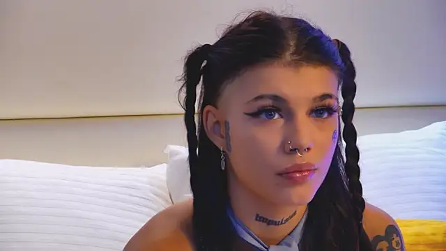YasminnStorm online show from May 3, 4:40 am