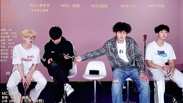 Snapshot of w-lucky02 chatting on April 5, 10:23 am w-lucky02 online show from April 5, 10:23 am