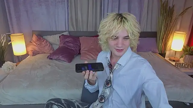 Snapshot of JameMilann chatting on May 12, 8:28 pm JameMilann online show from May 12, 8:28 pm