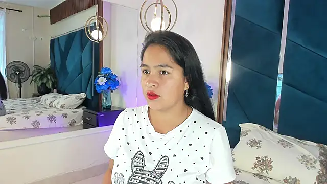 Snapshot of AprilMiiller chatting on April 30, 1:50 pm AprilMiiller online show from April 30, 1:50 pm