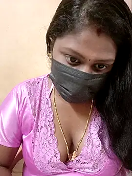 Snapshot of Romantic_Woman chatting on April 13, 6:13 pm Romantic Woman online show from April 13, 6:13 pm