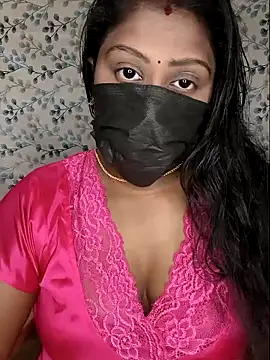 Snapshot of Romantic_Woman chatting on April 14, 6:36 pm Romantic Woman online show from April 14, 6:36 pm