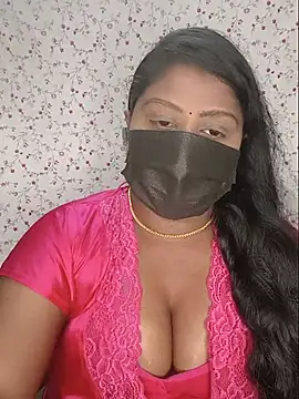 Snapshot of Romantic_Woman chatting on June 1, 6:09 pm Romantic Woman online show from June 1, 6:09 pm