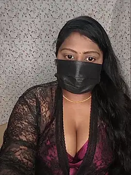 Snapshot of Romantic_Woman chatting on June 6, 7:07 pm Romantic Woman online show from June 6, 7:07 pm