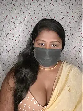 Snapshot of Romantic_Woman chatting on July 22, 6:22 pm Romantic Woman online show from July 22, 6:22 pm