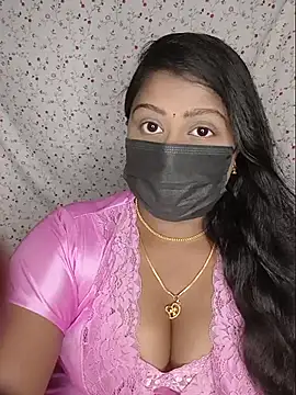 Snapshot of Romantic_Woman chatting on July 24, 6:39 pm Romantic Woman online show from July 24, 6:39 pm
