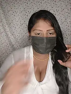 Snapshot of Romantic_Woman chatting on July 25, 9:45 pm Romantic Woman online show from July 25, 9:45 pm