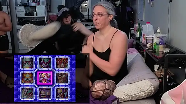 Snapshot of PolyCircus chatting on June 23, 6:11 am PolyCircus online show from June 23, 6:11 am