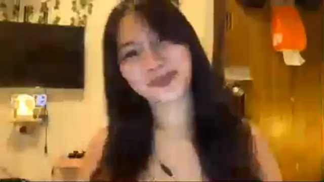 Snapshot of GlindaDejardin chatting on April 11, 5:17 pm GlindaDejardin online show from April 11, 5:17 pm