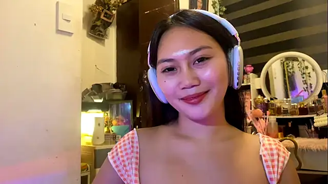 Snapshot of GlindaDejardin chatting on April 23, 5:37 pm GlindaDejardin online show from April 23, 5:37 pm