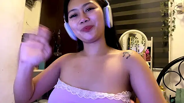 Snapshot of GlindaDejardin chatting on May 11, 5:21 pm GlindaDejardin online show from May 11, 5:21 pm