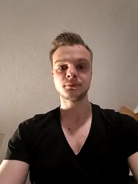 Snapshot of CuteDenno chatting on April 6, 6:53 pm CuteDenno online show from April 6, 6:53 pm