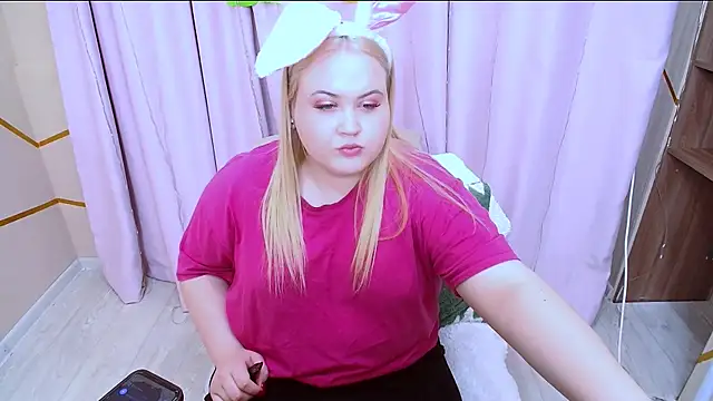 BlondeGlem online show from April 5, 7:49 am