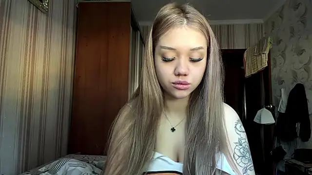 Angel babygirI18 online show from May 20, 4:18 am