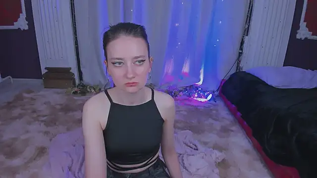  SummerLila online show from April 7, 1:33 pm