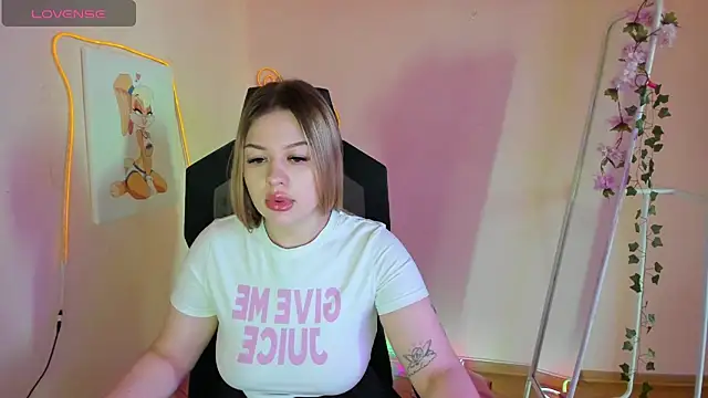 AmeliePeach online show from May 20, 1:34 am