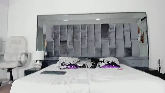 Snapshot of Ashly_bloom_ chatting on April 15, 3:13 am Ashly bloom online show from April 15, 3:13 am