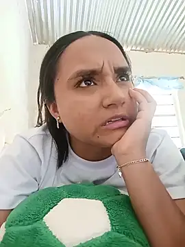 Snapshot of Valentina_Narvaez chatting on June 15, 7:27 pm Valentina Narvaez online show from June 15, 7:27 pm
